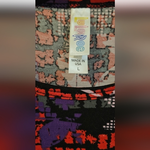 LuLaRoe - Red and Purple Short Sleeve Graphic Tunic Longer In The Back To Cover‍ - Picture 3 of 5